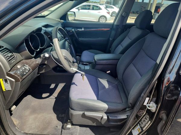 2013 KIA SORENTO Base / LX — DENT