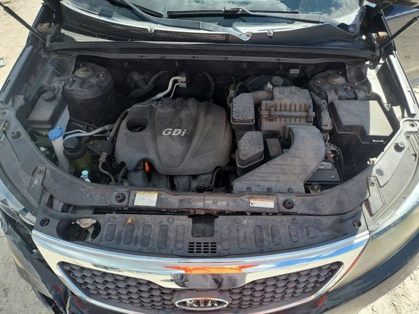 2013 KIA SORENTO Base / LX — Engine bay