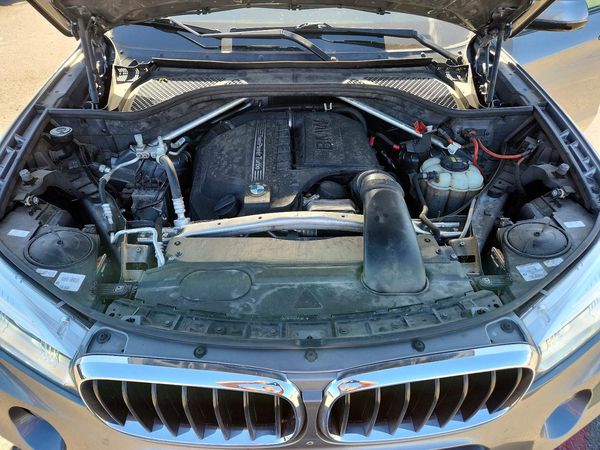 2018 BMW X5 sDrive35i — Engine bay