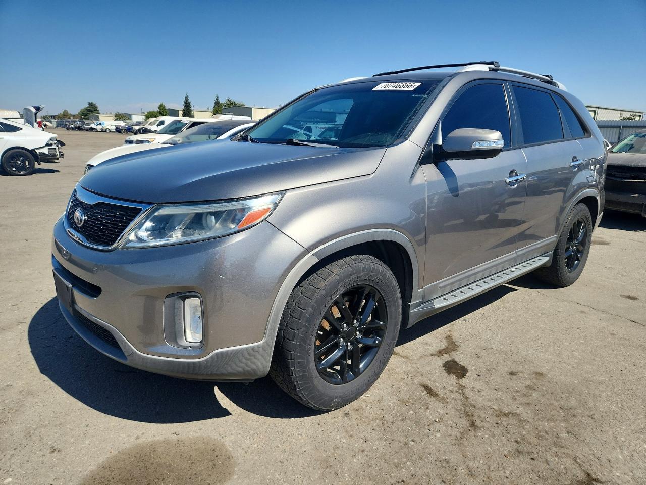 2014 KIA SORENTO Base/ LX — Front 3/4