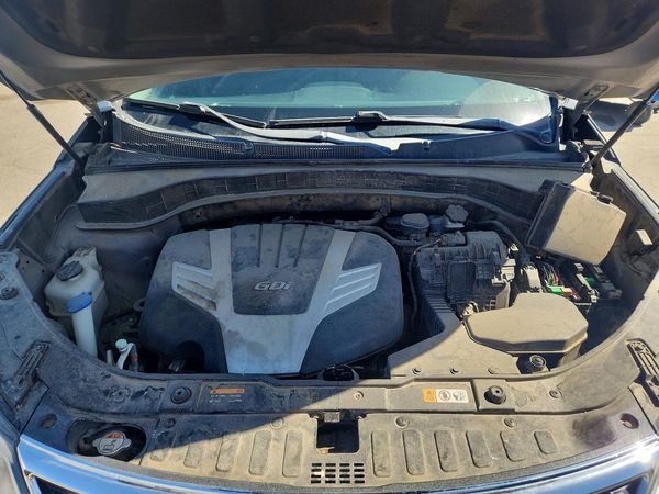 2014 KIA SORENTO Base/ LX — Engine bay