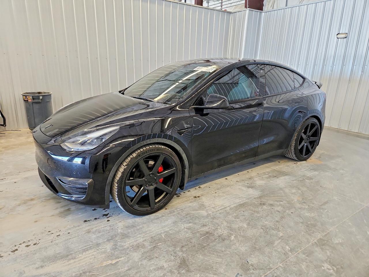 2022 TESLA MODEL Y — Front 3/4