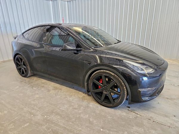 2022 TESLA MODEL Y — Passenger 3/4
