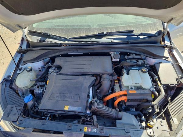 2017 HYUNDAI IONIQ Blue — Engine bay