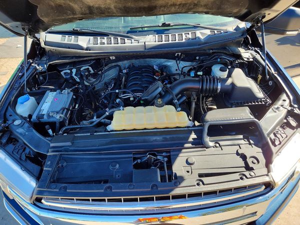 2019 FORD F150 — Engine bay