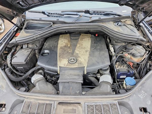 2012 MERCEDES-BENZ ML ML350 BLUETEC 4-MATIC — Engine bay