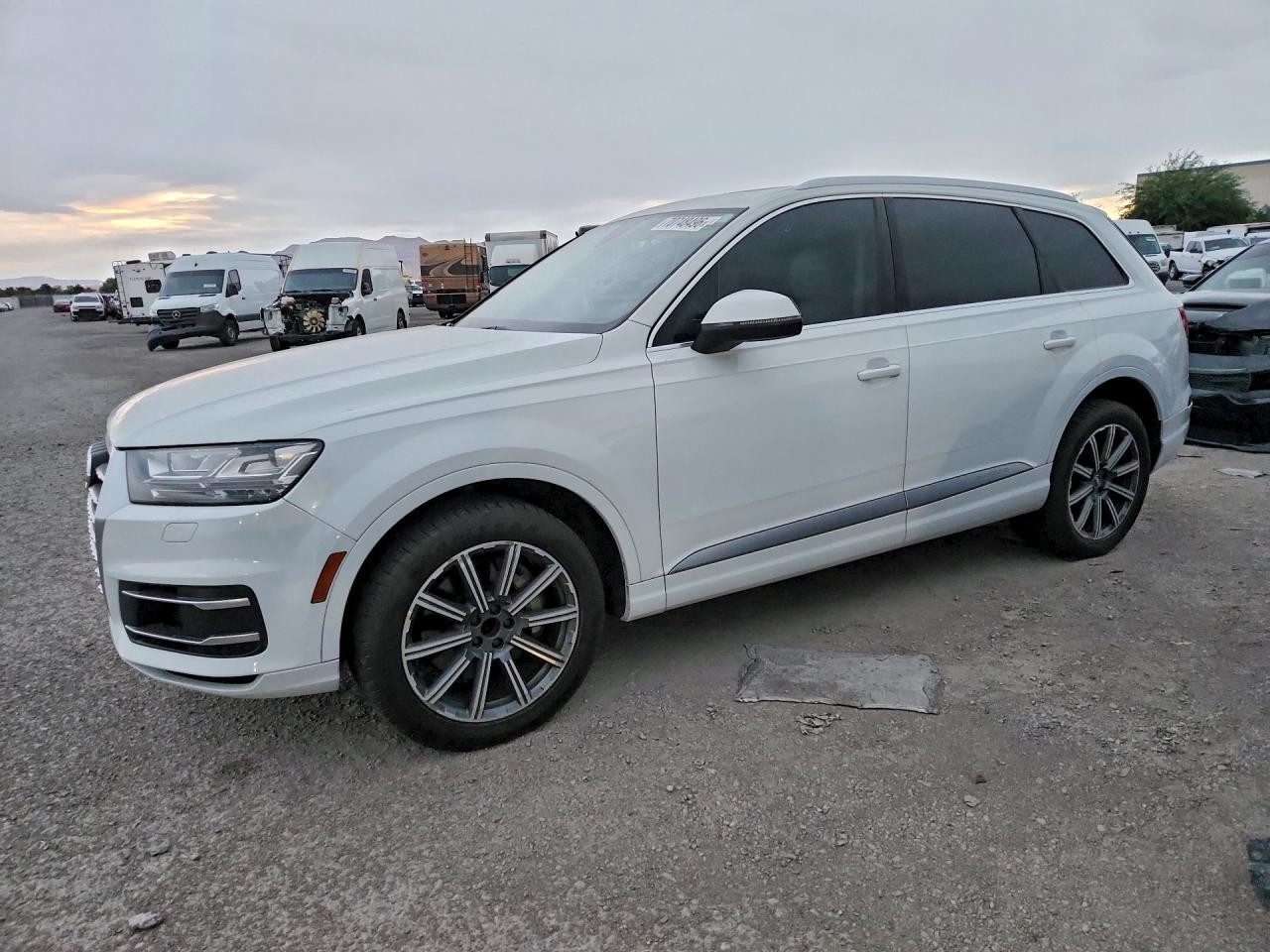 2017 AUDI Q7 quattro Premium Plus — Front 3/4