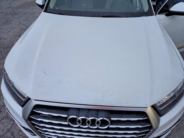 2017 AUDI Q7 quattro Premium Plus — Engine bay