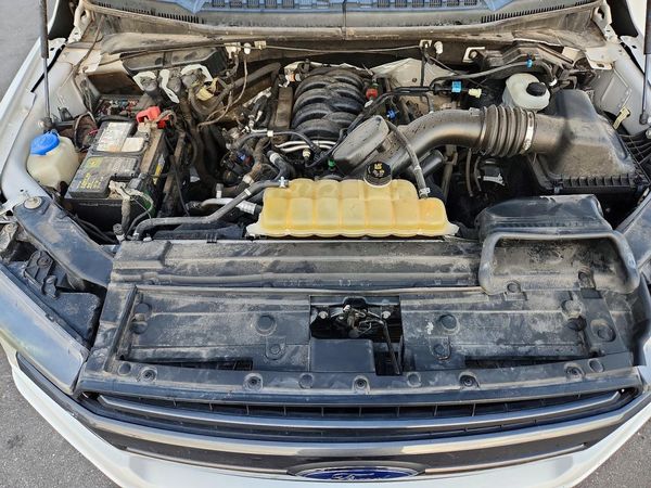 2019 FORD F150 — Engine bay