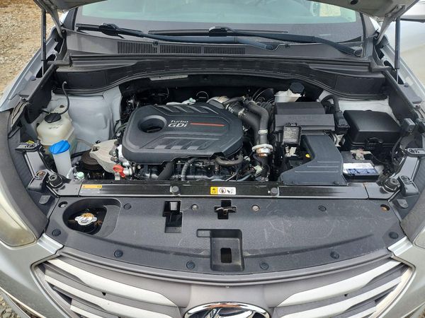 2017 HYUNDAI SANTA FE — Engine bay
