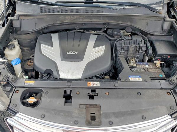 2016 HYUNDAI SANTA FE GLS — Engine bay