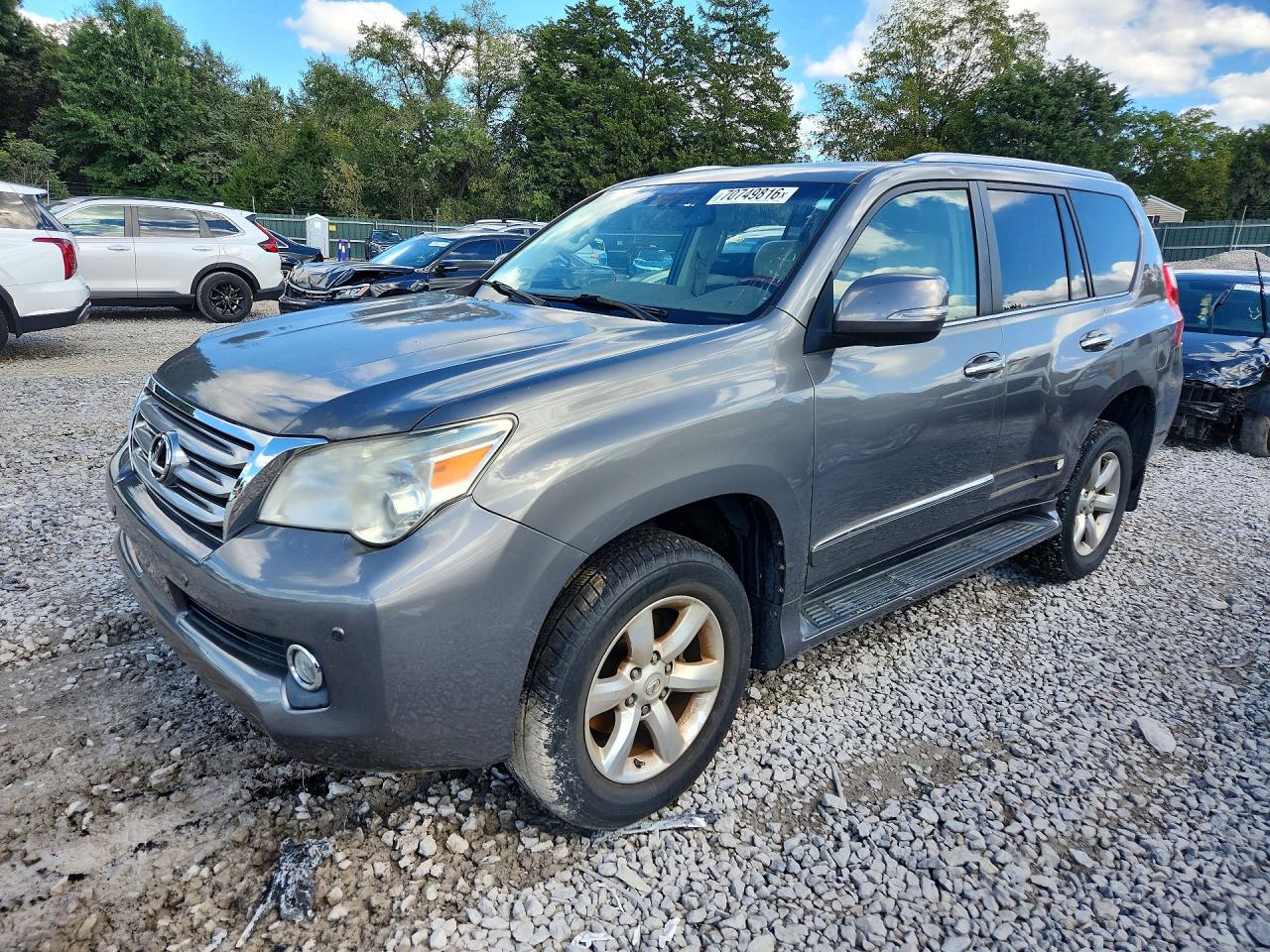 2013 LEXUS GX 460 Base — Front 3/4
