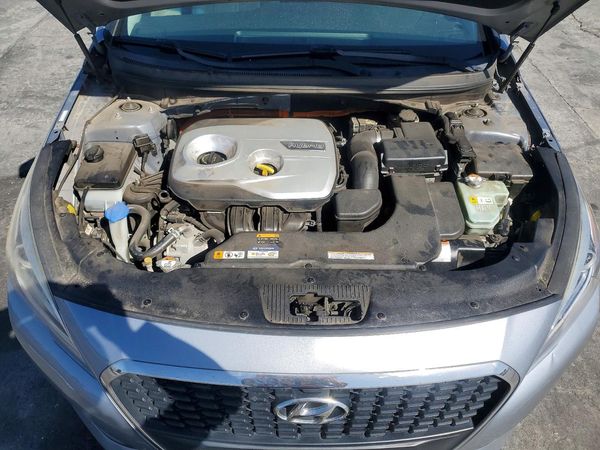 2016 HYUNDAI SONATA GLS (Middle) — Engine bay