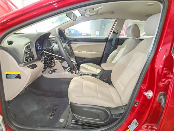 2017 HYUNDAI ELANTRA SE Base — DENT