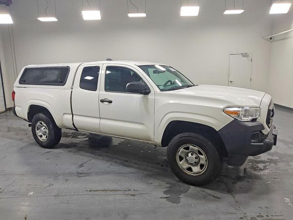 2021 TOYOTA TACOMA SR5 — Passenger 3/4