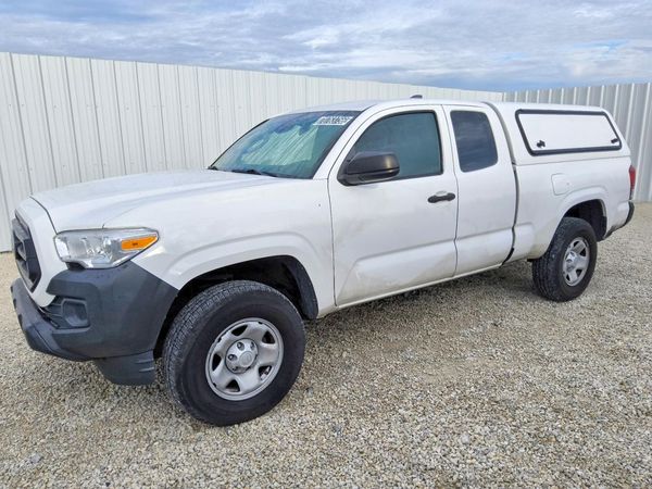 2022 TOYOTA TACOMA SR5 — Front 3/4