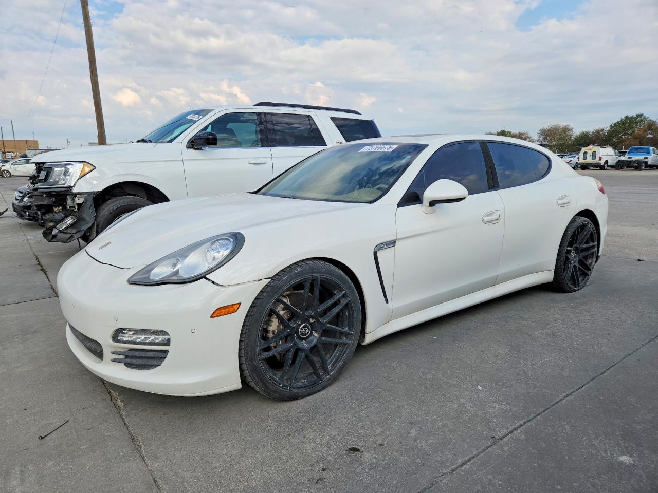 2012 PORSCHE PANAMERA Base (2WD), 4 (4WD) — Front 3/4