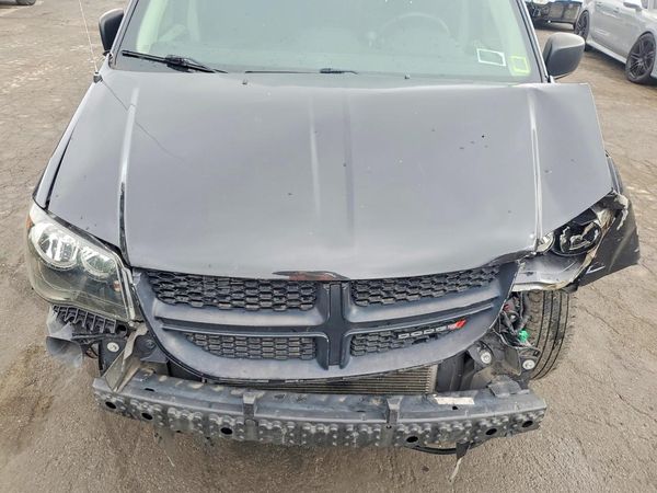 2019 DODGE CARAVAN SE — Engine bay