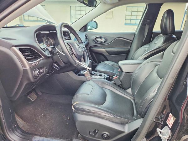 2019 JEEP CHEROKEE Limited — DENT