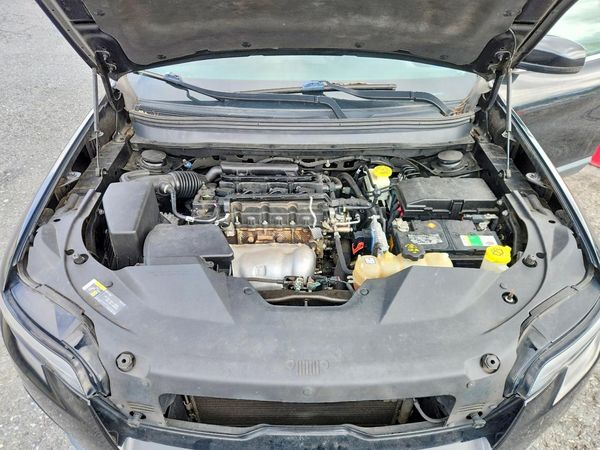2019 JEEP CHEROKEE Limited — Engine bay