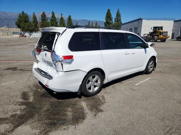 2013 TOYOTA SIENNA — PSRA