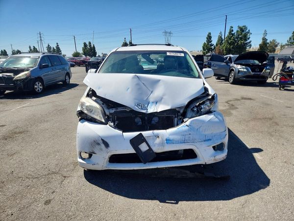 2013 TOYOTA SIENNA — DIRF