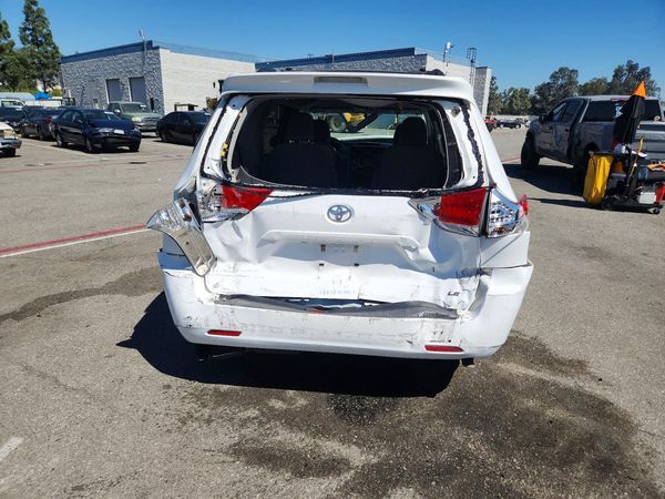2013 TOYOTA SIENNA — DIRR