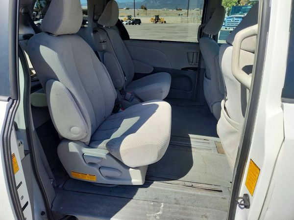 2013 TOYOTA SIENNA — PSRS
