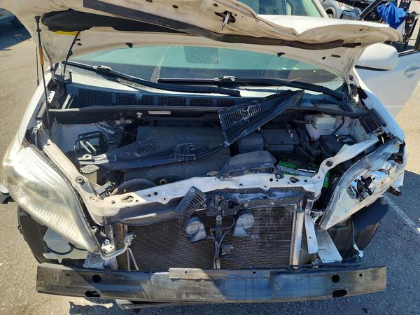 2013 TOYOTA SIENNA — Engine bay