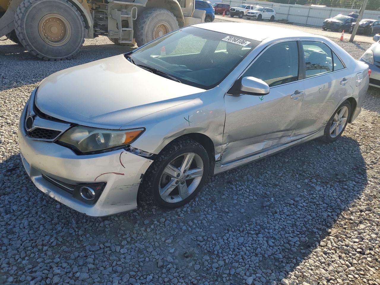 2014 TOYOTA CAMRY — Front 3/4
