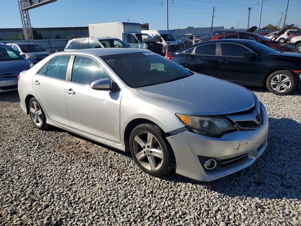 2014 TOYOTA CAMRY — Passenger 3/4