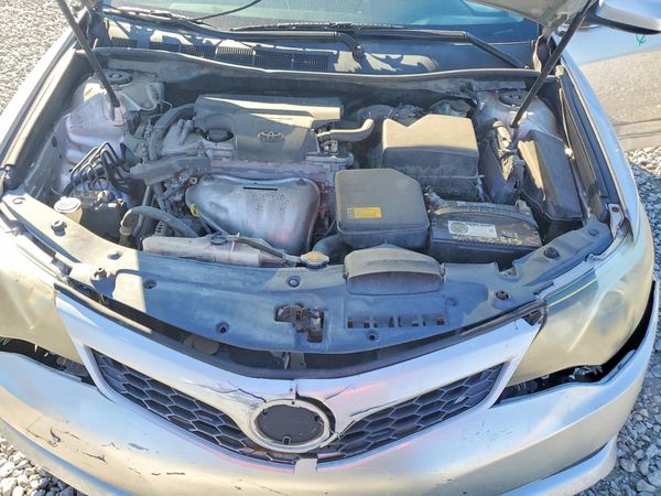 2014 TOYOTA CAMRY — Engine bay