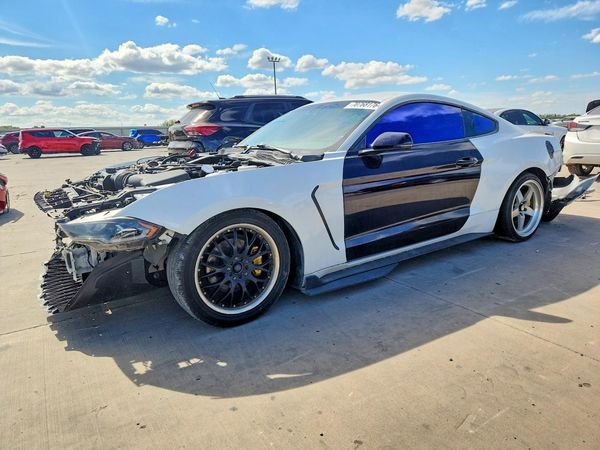 2019 FORD MUSTANG GT Coupe — Front 3/4