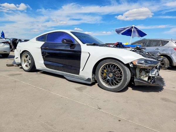2019 FORD MUSTANG GT Coupe — Passenger 3/4