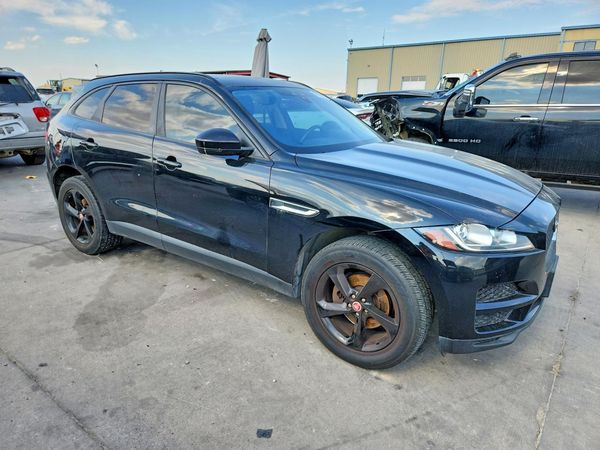 2017 JAGUAR F-PACE Premium — Passenger 3/4