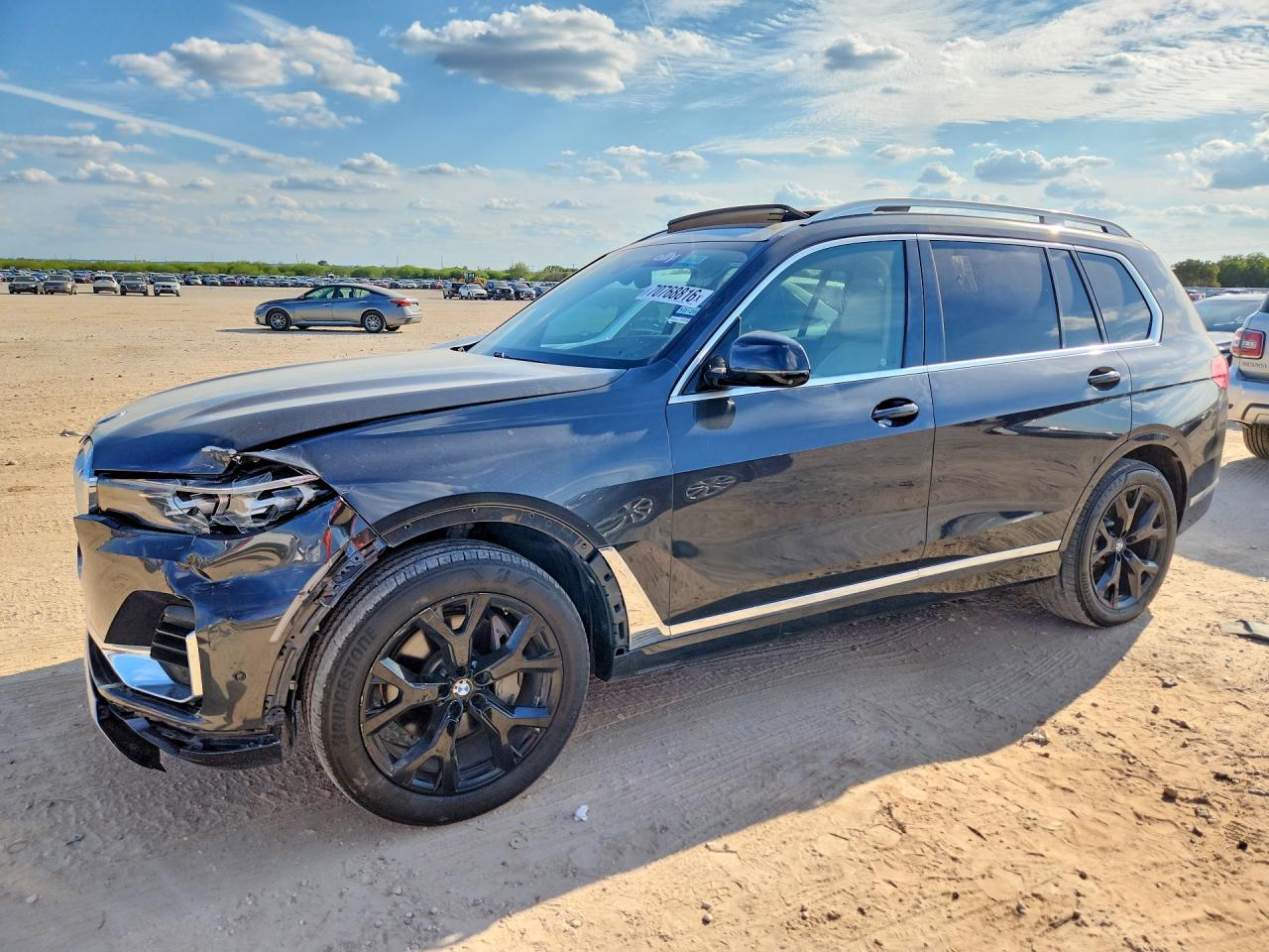2019 BMW X7 xDrive50i — Front 3/4