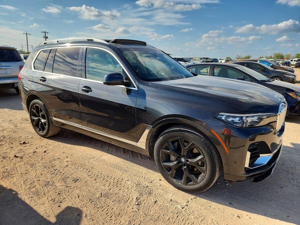 2019 BMW X7 xDrive50i — Passenger 3/4