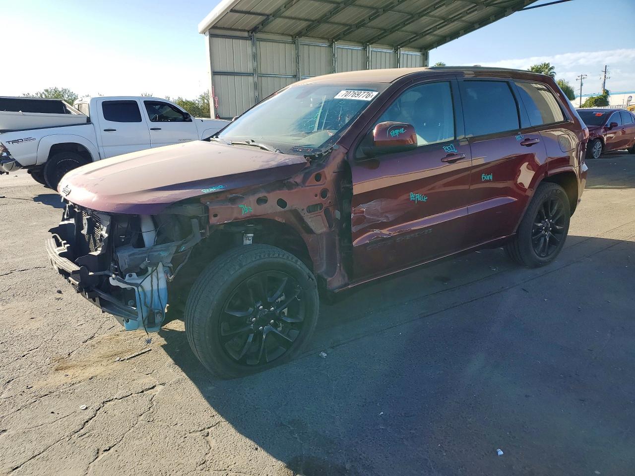 2020 JEEP GRAND CHEROKEE Laredo — Front 3/4