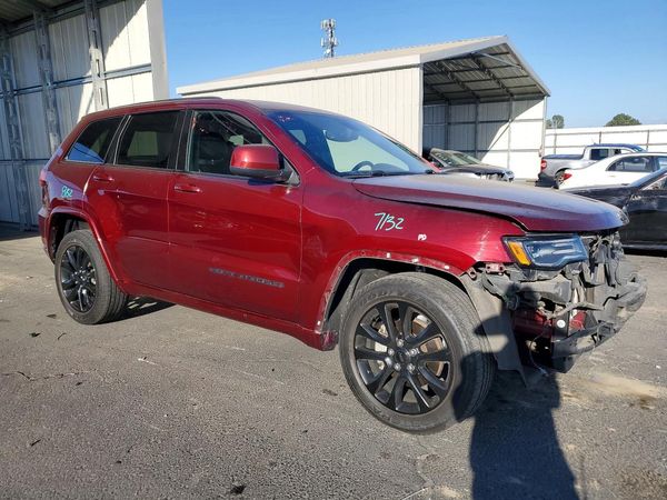 2020 JEEP GRAND CHEROKEE Laredo — Passenger 3/4