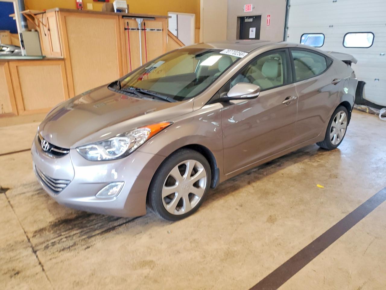2012 HYUNDAI ELANTRA GLS(Middle grade) — Front 3/4