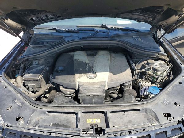 2013 MERCEDES-BENZ ML ML350 BLUETEC 4-MATIC — Engine bay