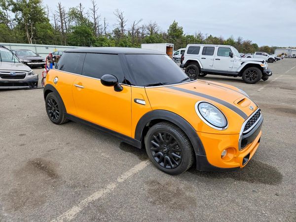 2014 MINI COOPER — Passenger 3/4