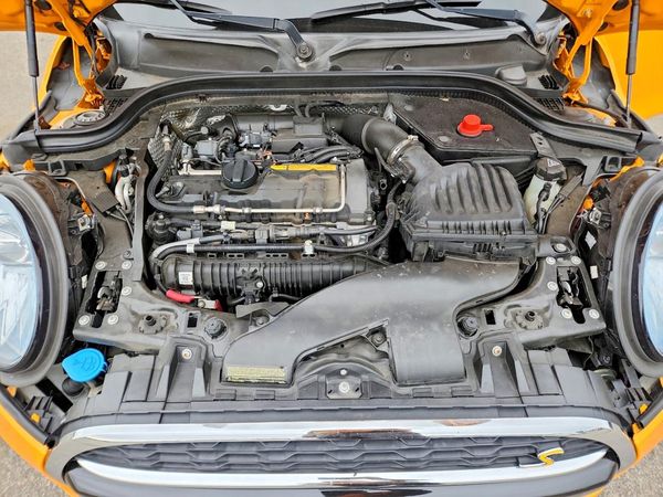 2014 MINI COOPER — Engine bay