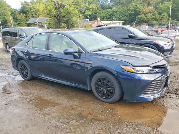 2019 TOYOTA CAMRY LE Hybrid — Passenger 3/4