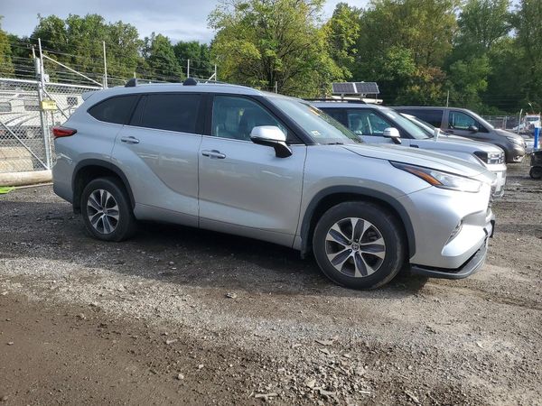 2020 TOYOTA HIGHLANDER XLE Nav — Passenger 3/4