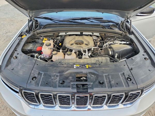 2024 JEEP GRAND CHEROKEE Limited 4XE — Engine bay