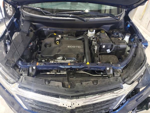 2022 CHEVROLET EQUINOX LT (1LT) — Engine bay