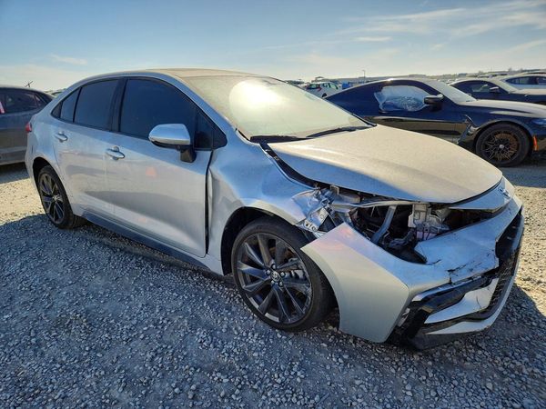 2024 TOYOTA COROLLA SE w/Premium Package — Passenger 3/4