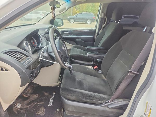 2016 DODGE GRAND CARAVAN SE — DENT