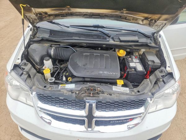 2016 DODGE GRAND CARAVAN SE — Engine bay